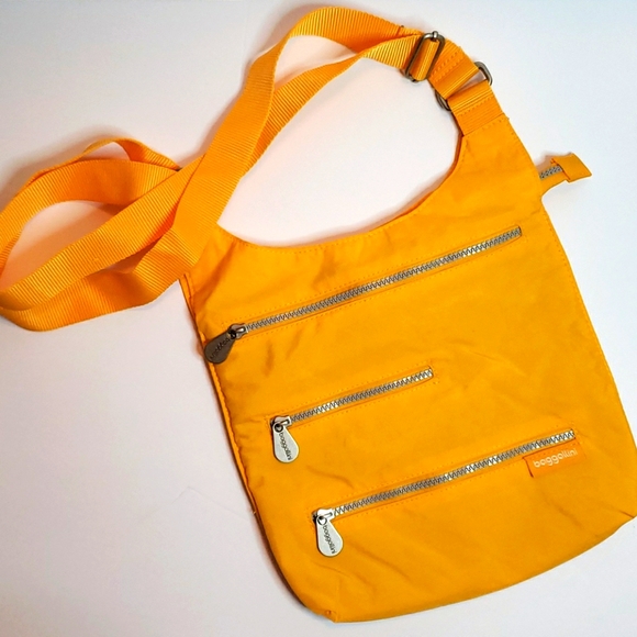 Baggallini Handbags - Baggallini mulitpocket orange crossbody bag